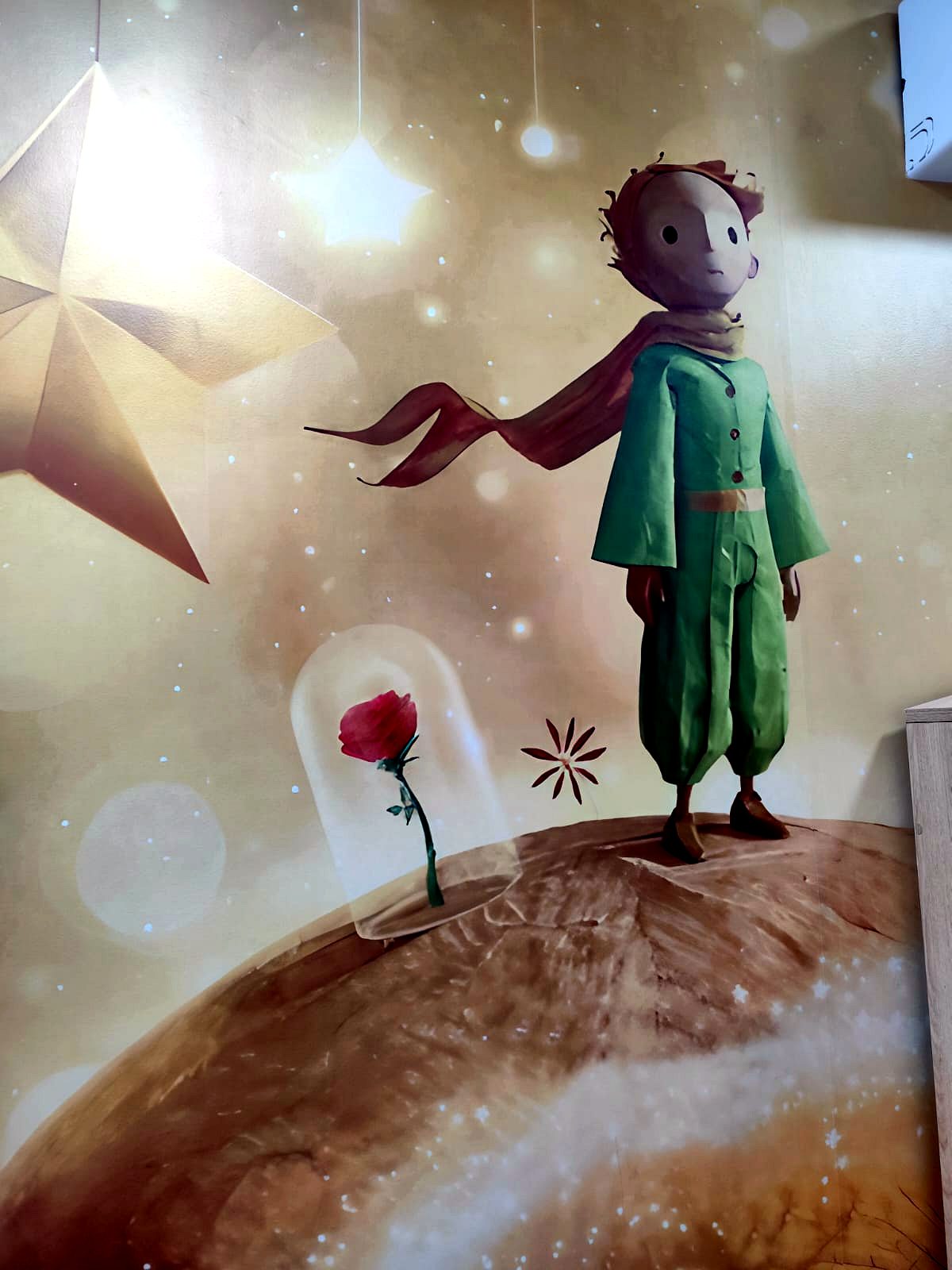 Mural do Pequeno Príncipe na decoração da clínica
